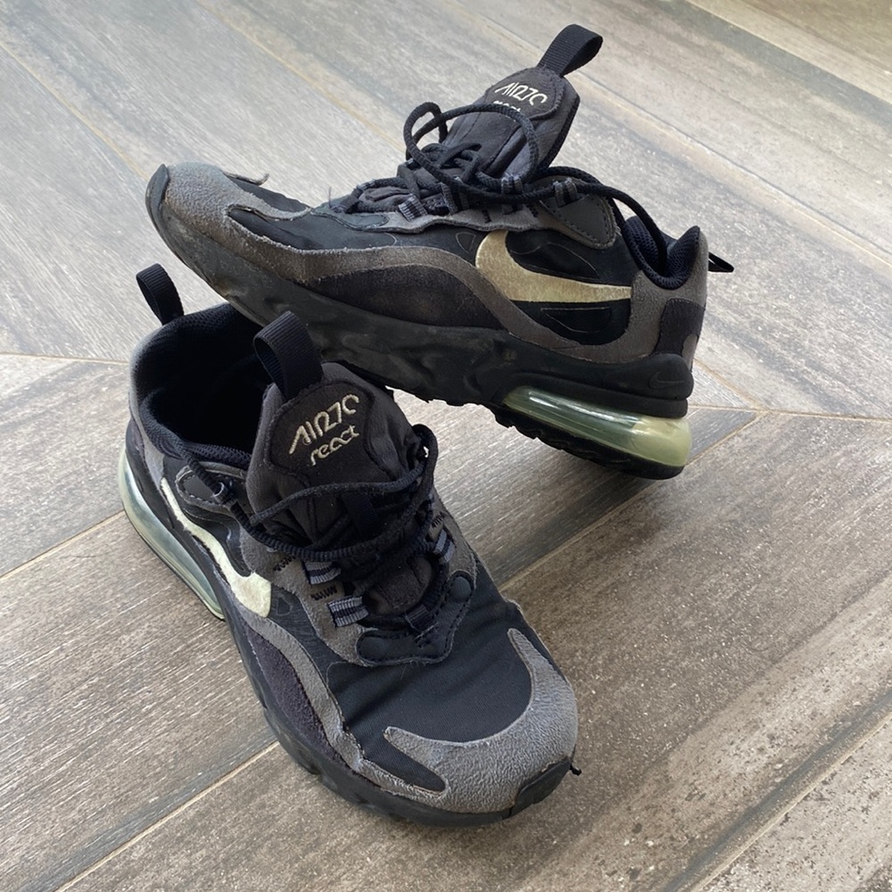 Boys Nike Air Max 270 size 4Y